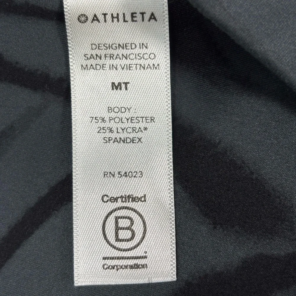 Athleta Saluation Stash Pocket II 7/8 Tight Zebra Print Capri Leggings | Size MT